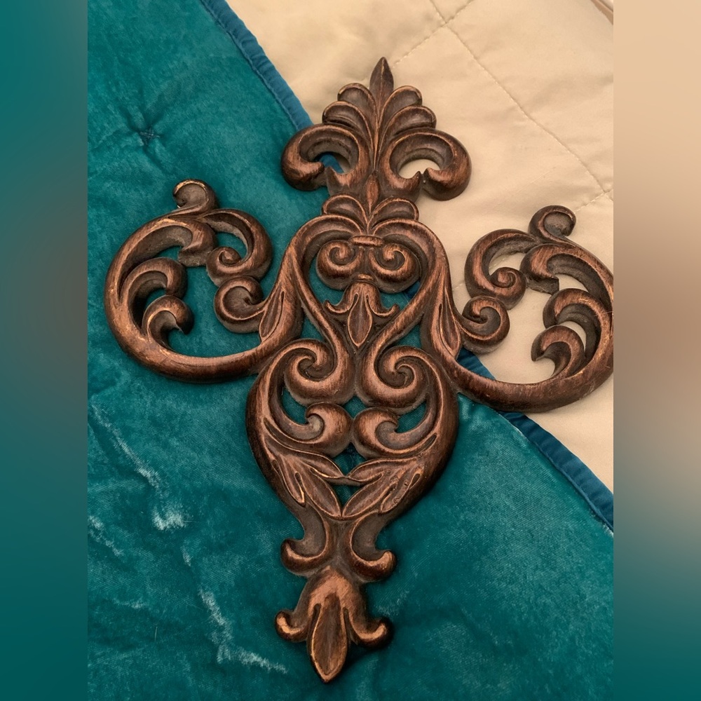 Pair Heavy duty scroll work wall decor. Weighs over two pounds for pair